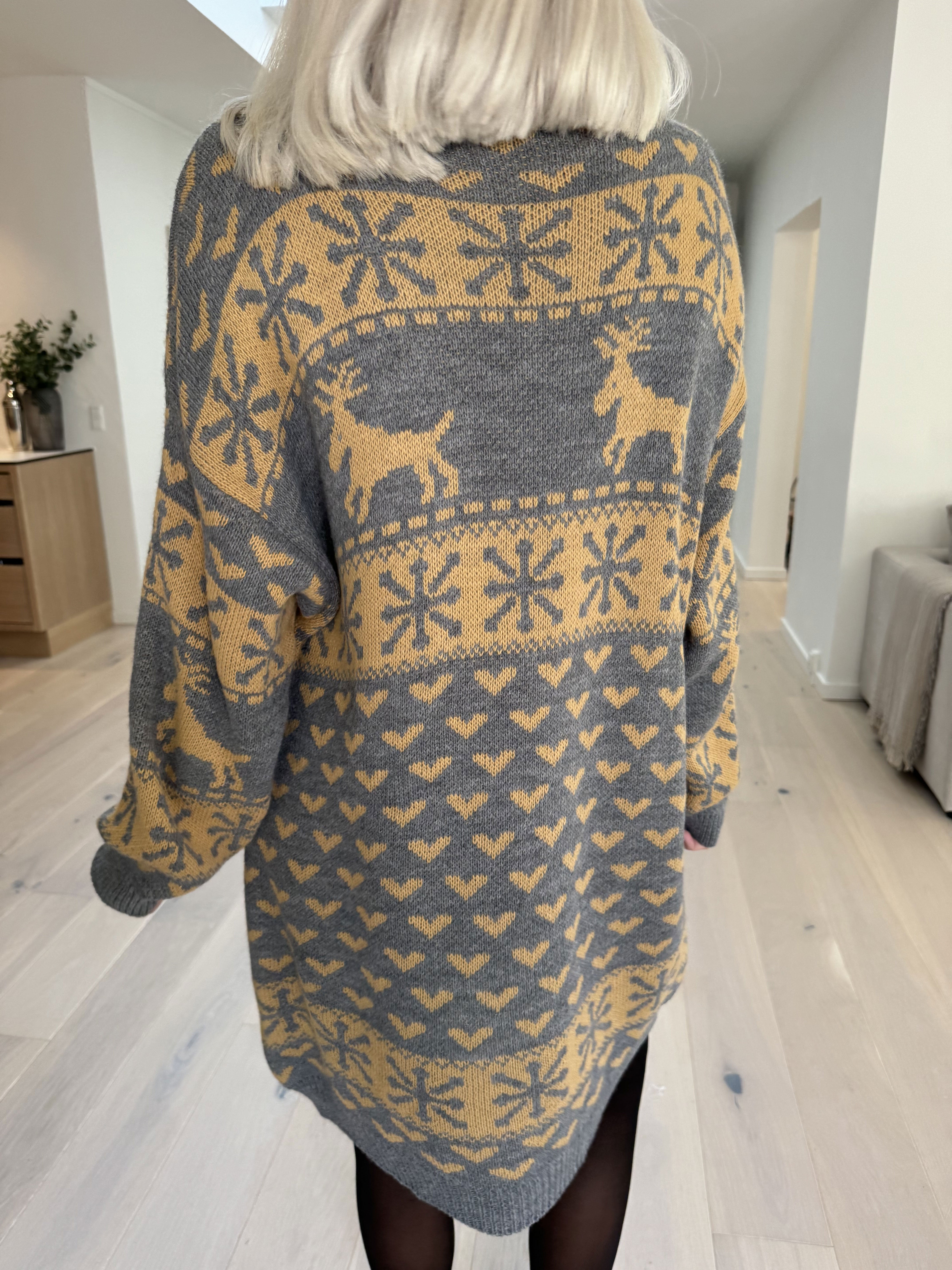 Rudolf - Sød strikkjole med julemotiver